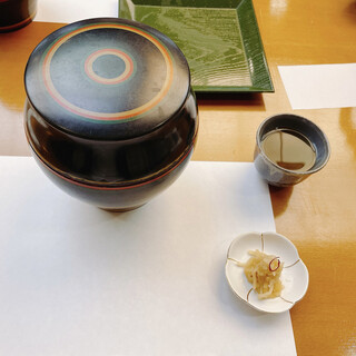 開店 二荒町に日本料理店『四季彩 六花』がオープンするらしい。下戸祭からの移転。移転前跡地には『而今』なる日本料理店がオープンするらしい。 :うつのみや通信 - 栃木県宇都宮市の地域情報サイト