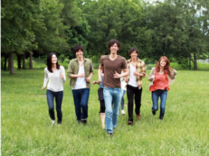 名言「頼れる仲間と共に努力することが最大の幸せ」手書き書道色紙額 受注後の毛筆直筆 V4786書道 直筆書道の名言色紙ショップ「千言堂」 通販16237949Creema クリーマ