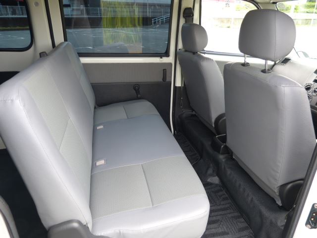 トヨタ ハイエース REVOシート バタフライシート キャンピングカー改造 持ち込み 奈良・大阪・和歌山・兵庫・京都・滋賀・関西でキャンピングカー仕様部品取付ならオーダーメイド中古車専門店グーネットピット