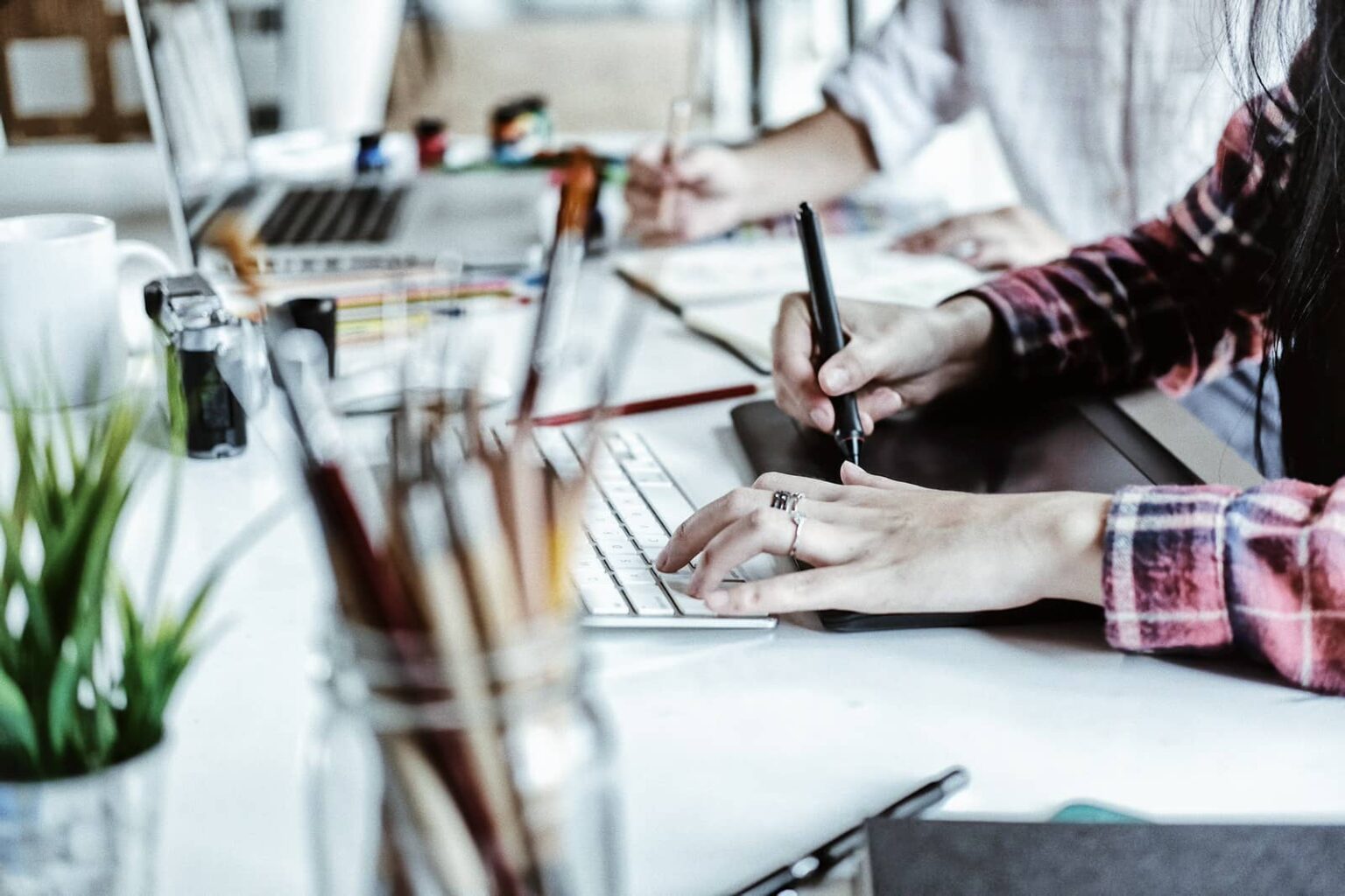 インハウスデザイナーってどんな職業？メリットや目指し方を詳しく解説！Aquent Japan