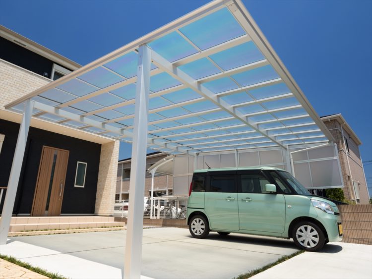 カーポートにシャッター後付け可能？費用もわかる - エクステリアのある暮らしブログ