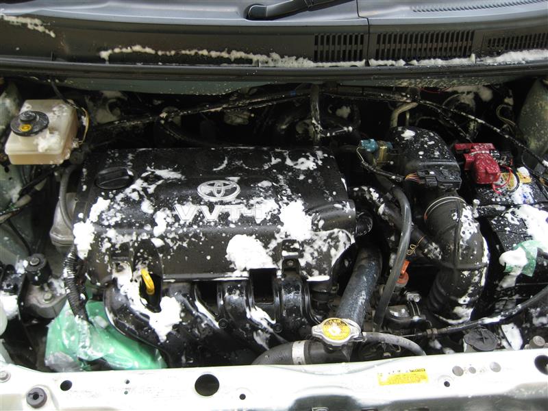 汚れすぎにご注意！「エンジンルーム」水洗いしても大丈夫ってマジ!? 洗浄方法と意外な効果とはくるまのニュース