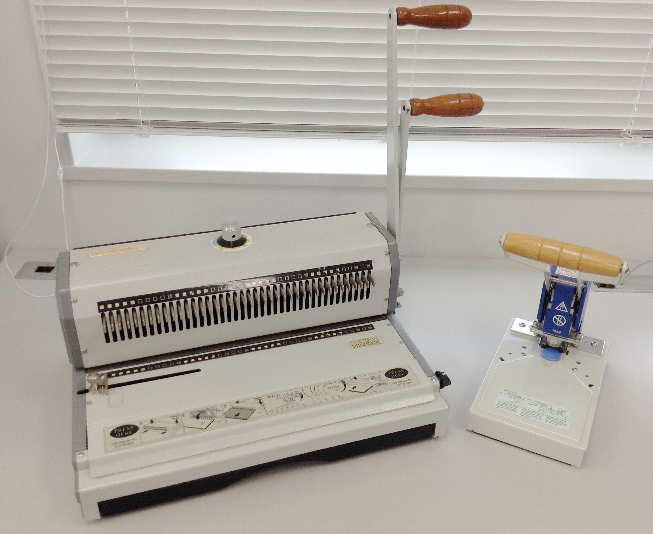 楽天市場 ＼品質重視の方にこそ選んでほしいバインダーリング 10個セット ルーズリーフバインダーリング 12色入 5穴 穴径15mm A4 A5B5製本用とじ具 学習カード 単語帳 資料保存 ファイル整理 カレンダー 手帳 アルバム : バラ園