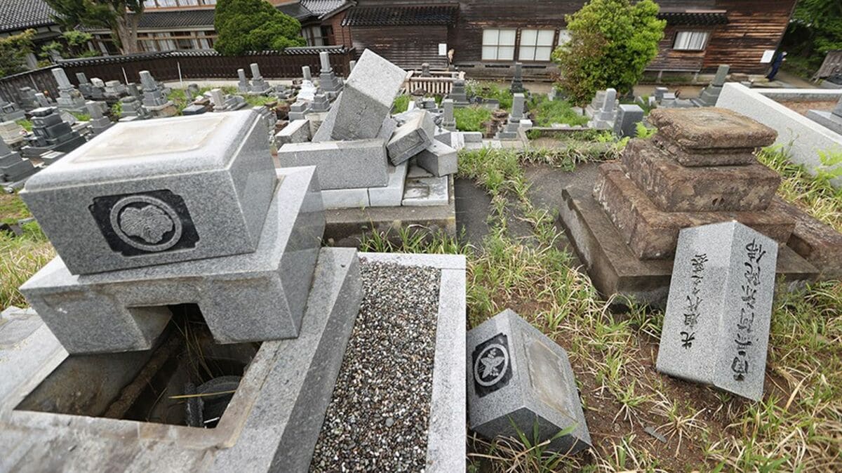 はじめてのお墓の買い方 ２６の失敗事例から学ぶ、お墓購入の落とし穴』 小林 隆 講談社