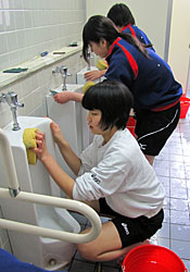 沼津市立大平中学校学校日記３年生の男子トイレ清掃がすごい！ その１ ３月５日