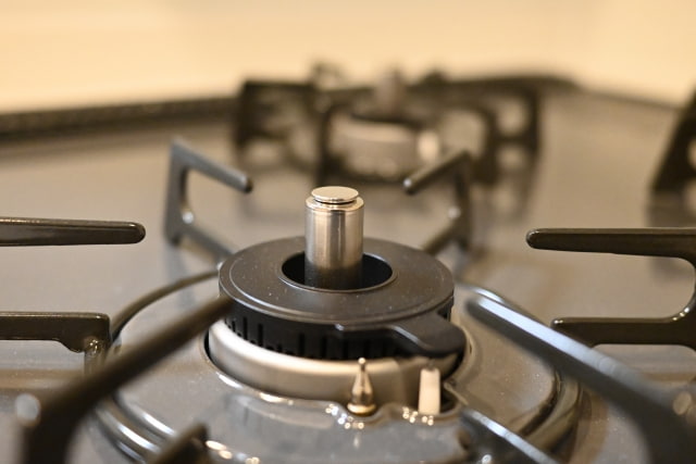 ガスコンロの掃除術頑固な焦げやこびりついた油汚れの落とし方となりのカインズさん