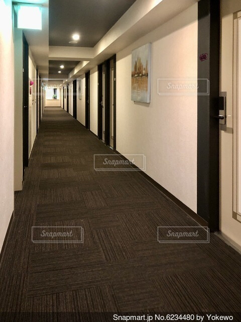 ビジネスホテル 日本人」の1.3万点のロイヤリティフリー画像、写真素材、絵Shutterstock