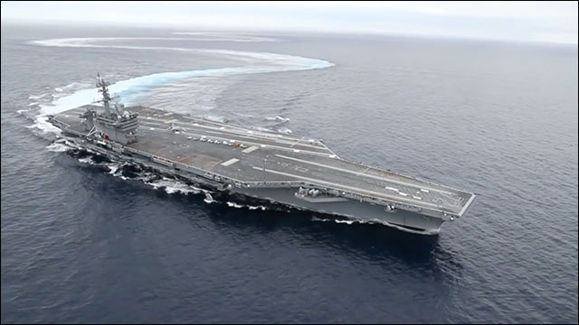 米空母CVN-72エイブラハム・リンカーン アラビア海に向かう_China.org.cn