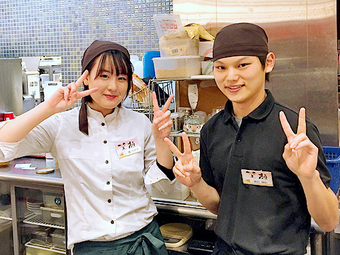 髪型や髪色自由のスシローアルバイト ホールスタッフ株式会社FOOD & LIFE COMPANIES秋田県秋田市の飲食店のホールスタッフ パート・ アルバイト パート・アルバイト ID:392128