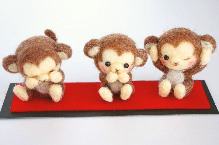 一匹の猿で見ざる言わざる聞かざるの三猿を表現「一匹でも三猿」シルバーアクセサリー CROSSOVER DESIGNS