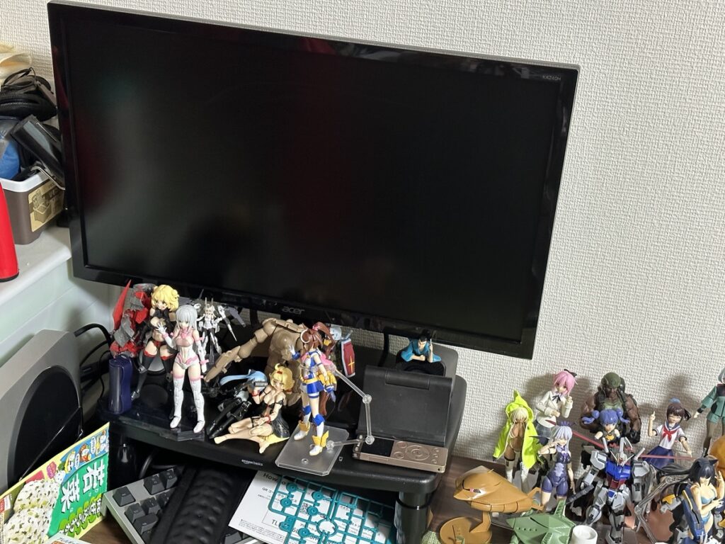 狭いお部屋に最適！オーダーメイドパソコンデスクで理想の空間を実現