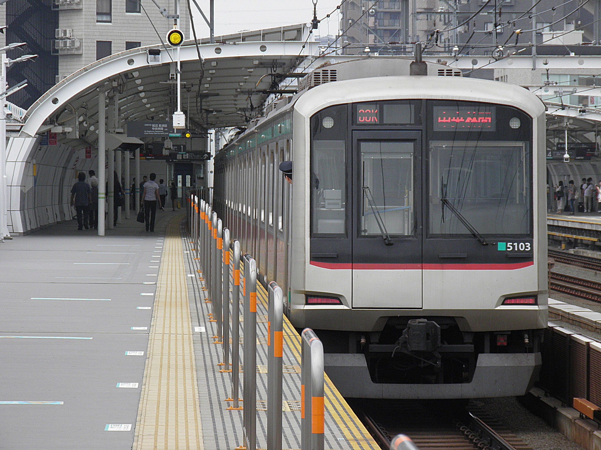 東急田園都市線・列車衝突事故 移動の許可出るまで列車動かせず 一部で運転見合わせ続く 沿線の一部の高校や大学では休講などの影響もCube ニュース