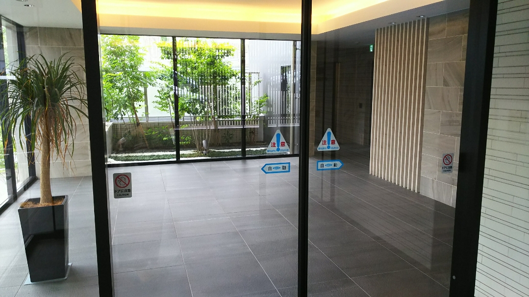 ホテルやマンションでWi-Fiがロビーや共有スペースでしか繋がらない原因と解決策