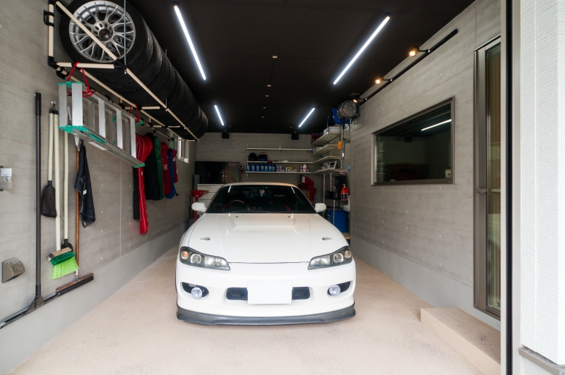 車好き憧れの大きなガレージのある家～車好きにはたまらない趣味を楽しむ家伊駒建設日進市 高気密高断熱の家・地熱の家