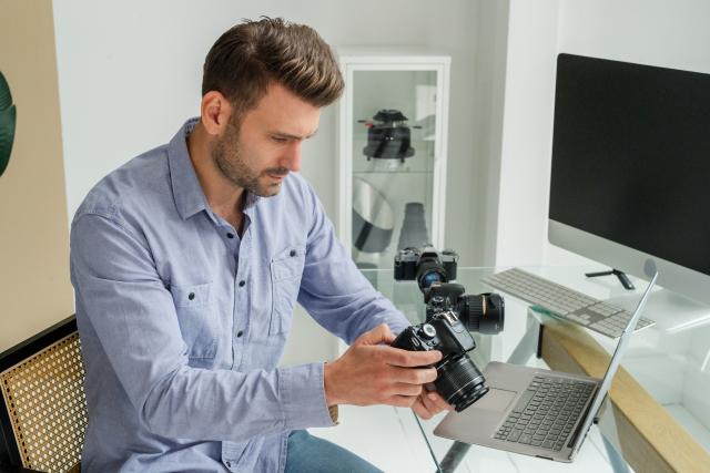 カメラマンの年収は高い？低い？稼げる人の特徴や年収を上げる方法 - 現場を知るプロが、即戦力をご紹介！イベント業界特化の人材採用支援サービス職人BASE