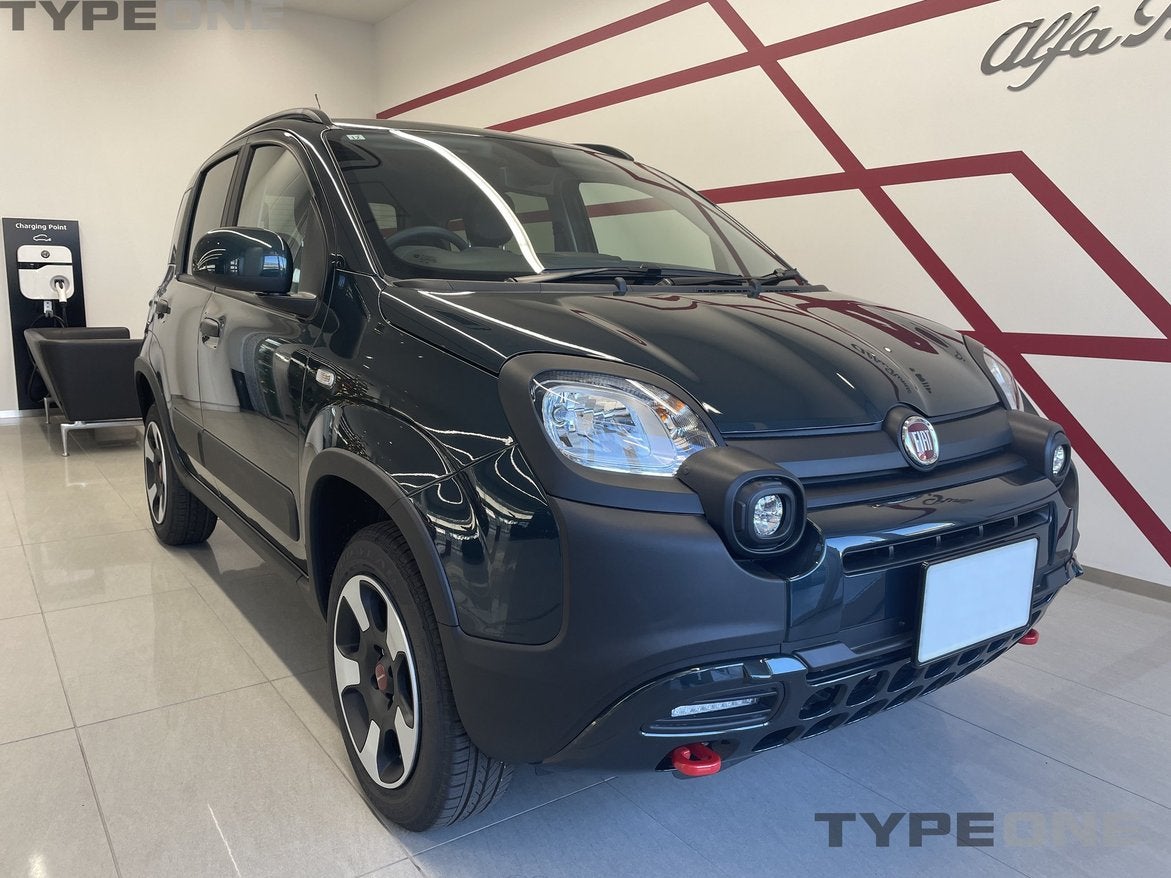 フィアット、6速MTの4WDモデル「パンダ・クロス 4×4」215台限定販売 直列2気筒ターボ「TwinAir」採用 - Car Watch