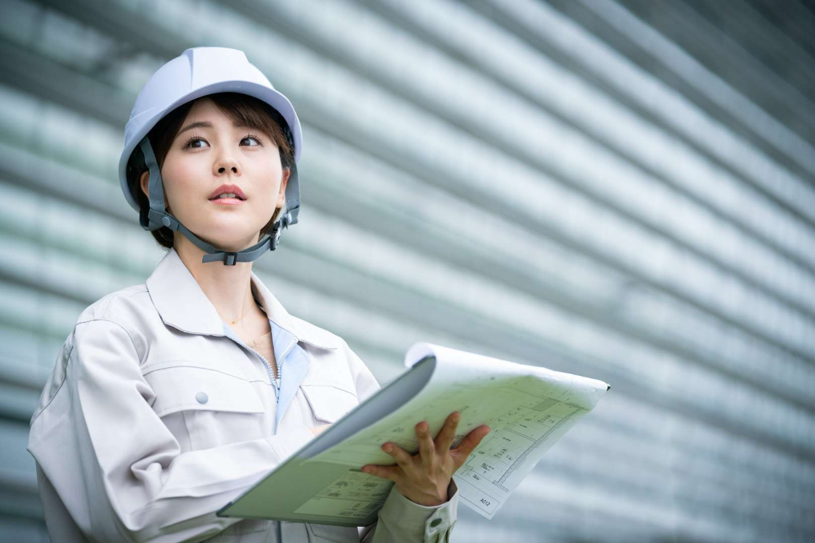 女性現場監督の写真素材写真素材なら「写真AC」無料 フリー ダウンロードOK