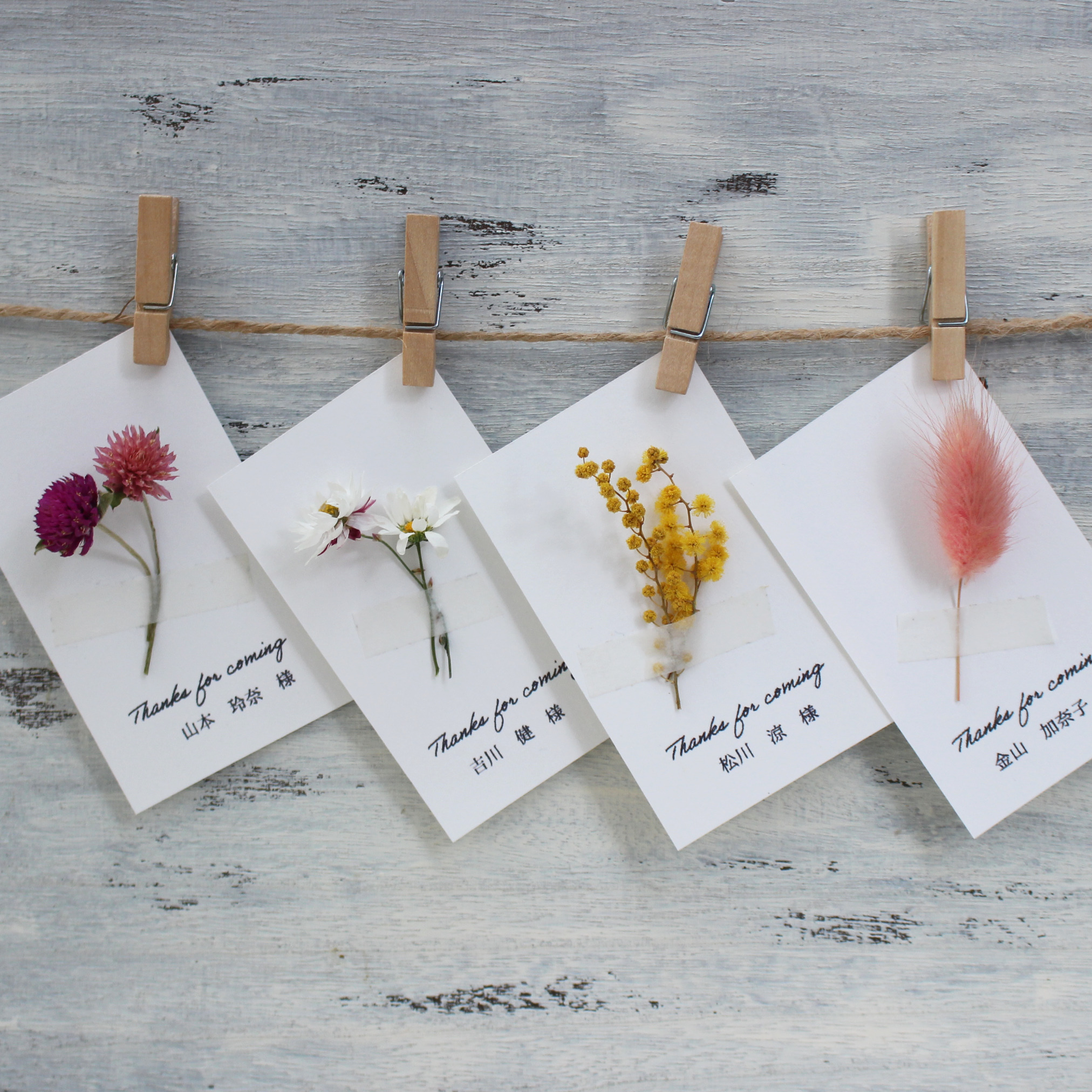 エスコートカード メッセージカード ♡ 結婚式 ウェディング シンプル 結婚式のエスコートカード10選！ゲストの座席をおしゃれにご案内♡ 今週のスタスナ omottemagazine from ANNIVERSAIRE記念日にまつわるマガジン