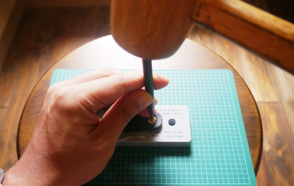 カシメワッシャの外し方をご存知の方教えてください。自動車の内装などで使- Yahoo!知恵袋