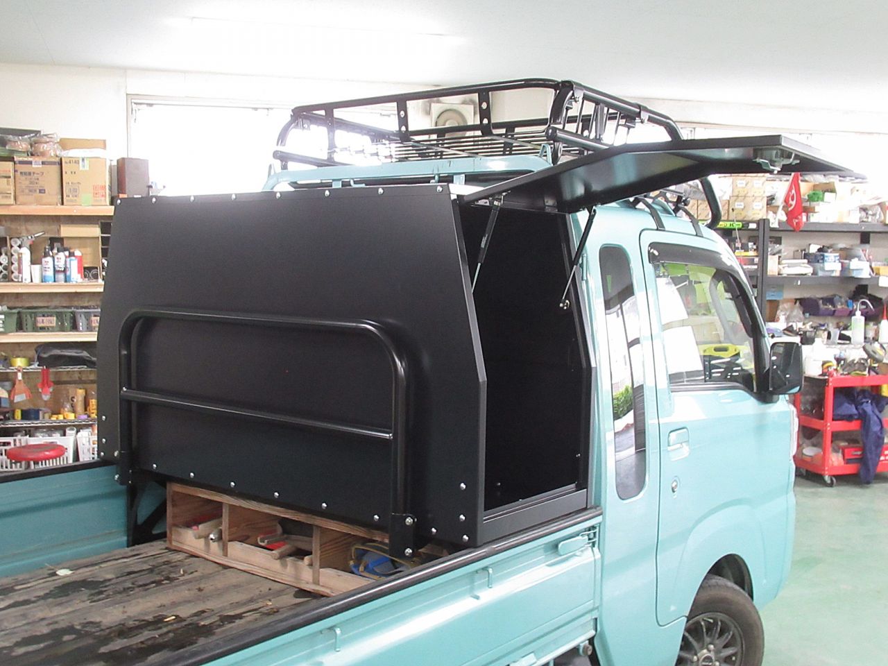 軽トラにハードカーゴキャリア取付ました。かなりの高さがありアウトドアにもお仕事にもオプションも色々ありますグーネットピット