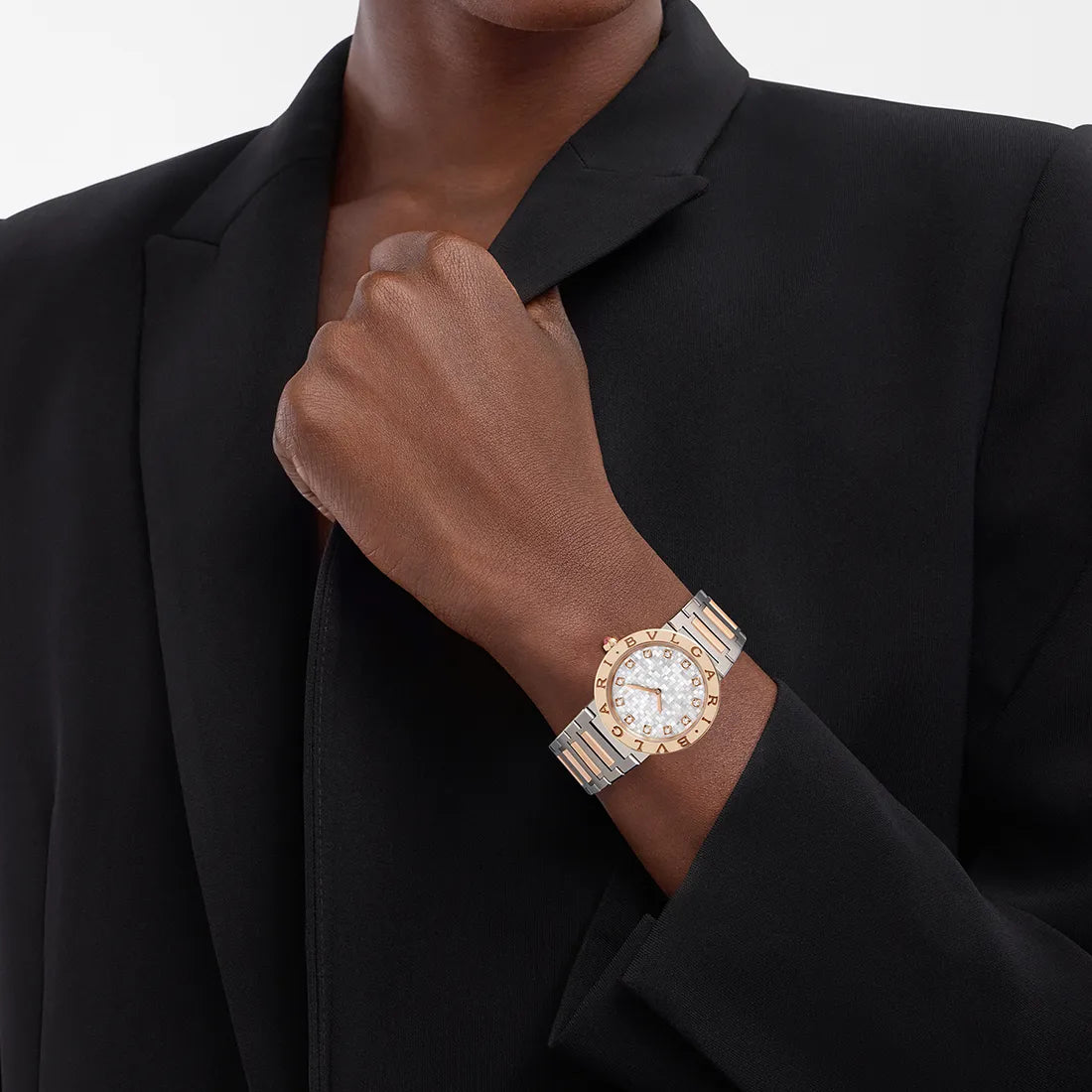 ブルガリ」とBLACKPINKリサが再びコラボ。限定ウォッチ第2弾が誕生ファッションELLE エル デジタル