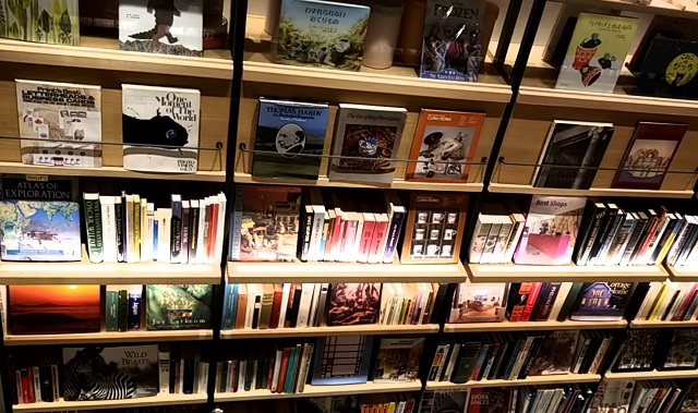 雑誌や本のおしゃれな収納アイデア。無印良品の収納グッズやボックスがおすすめ