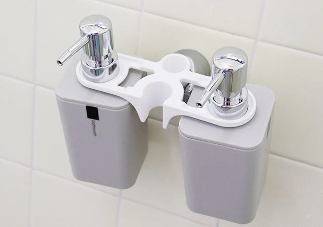 シャワーを好きな場所に固定できる！ダイソー「シャワーホルダー」が便利えんウチ