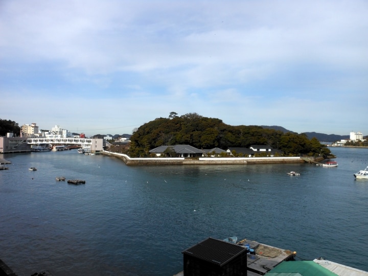 パールを買うならやっぱり「ミキモト」「タサキ」実はモードなデザインも豊富！ 大人の名品ジュエリースタイリスト室井由美子さん監修老舗から新定番まで「春に新調したいitジュエリー」mi-mollet ミモレ明日の私へ、小さな一歩！ 1 2