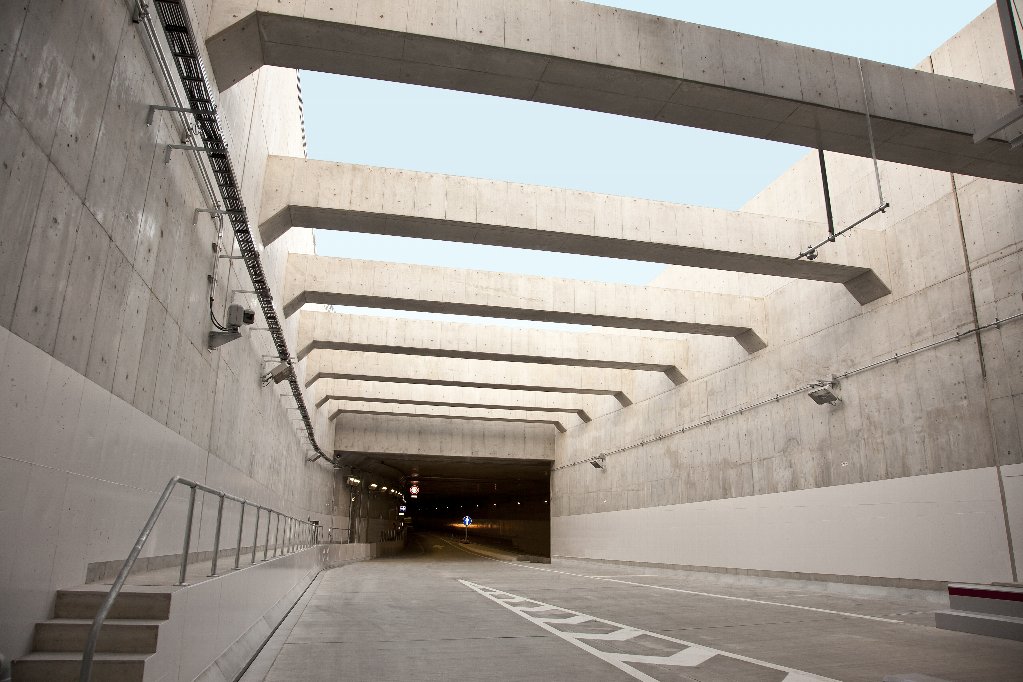 日本のトンネル掘削、最新技術ニュースイッチ by 日刊工業新聞社