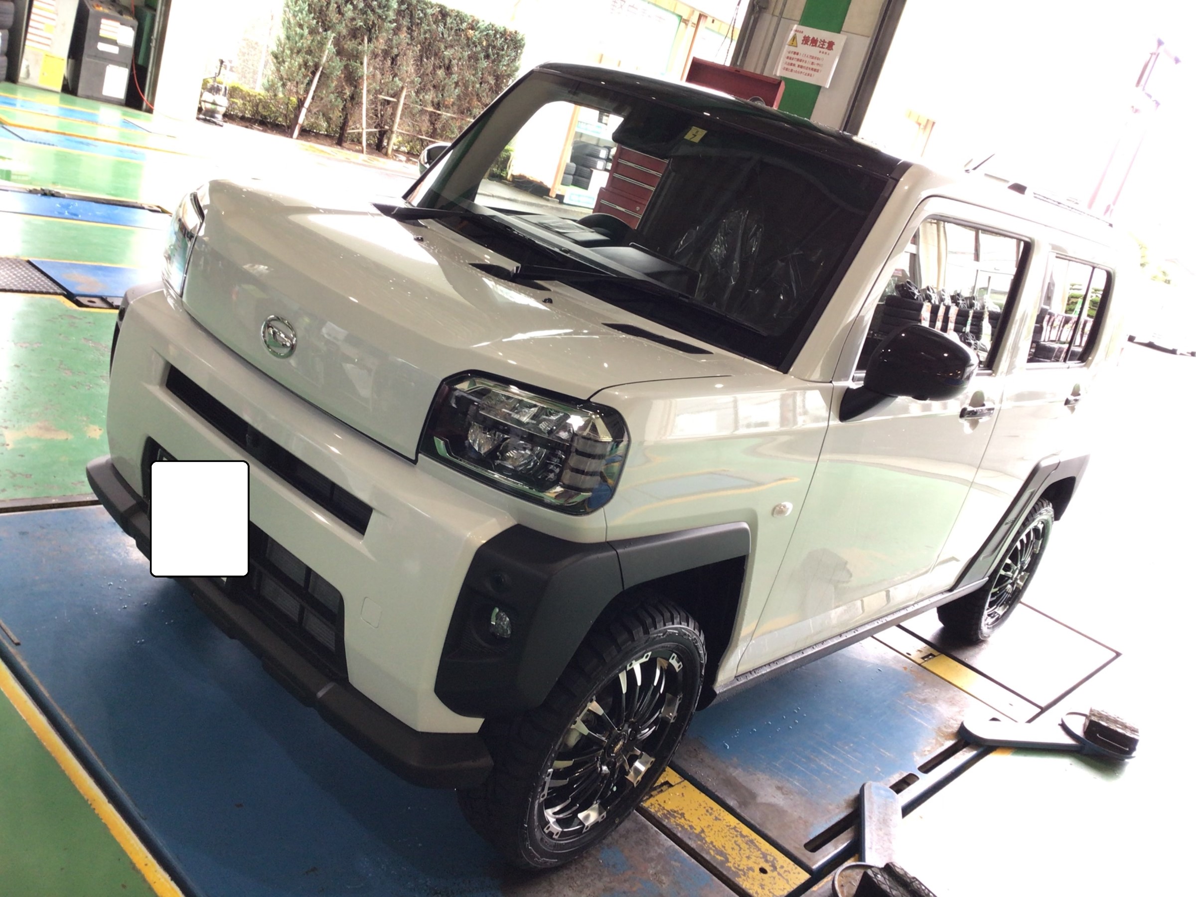 6.5J 純正が4.5Jと思うと太いけど太く見えない？タフト黒タフト 白タフトタフトカスタムタフト男子タフト女子タフトカップル車好きカップル愛車愛車を撮れるスポット愛車撮影愛車と風景軽四軽四カスタムローダウンタフトラギッド