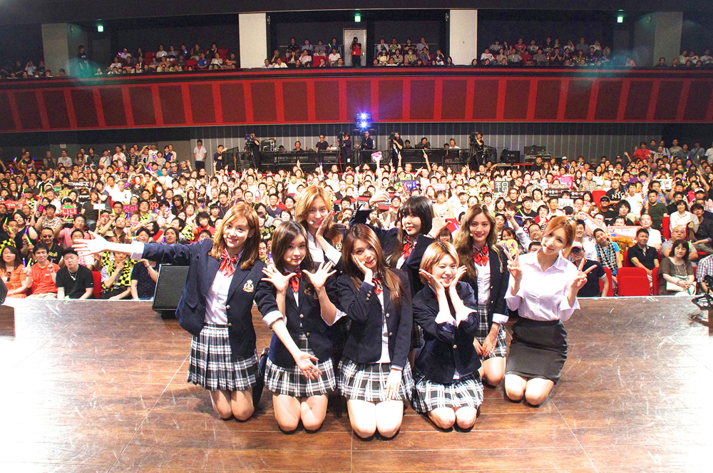 AFTERSCHOOL、ブレザー制服＆ジャージ姿で学園生活満喫？！日本で約10ヶ月ぶりファンミーティング開催！ - Kstyle