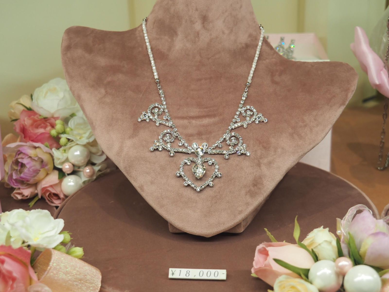 ディズニーランド ワールドバザールのハリントンズ・ジュエリー＆ウォッチでプリンセスグッズを探そう！女子なら嬉しいお土産＆プレゼント探しにピッタリ。 -ひまわり姉妹日記