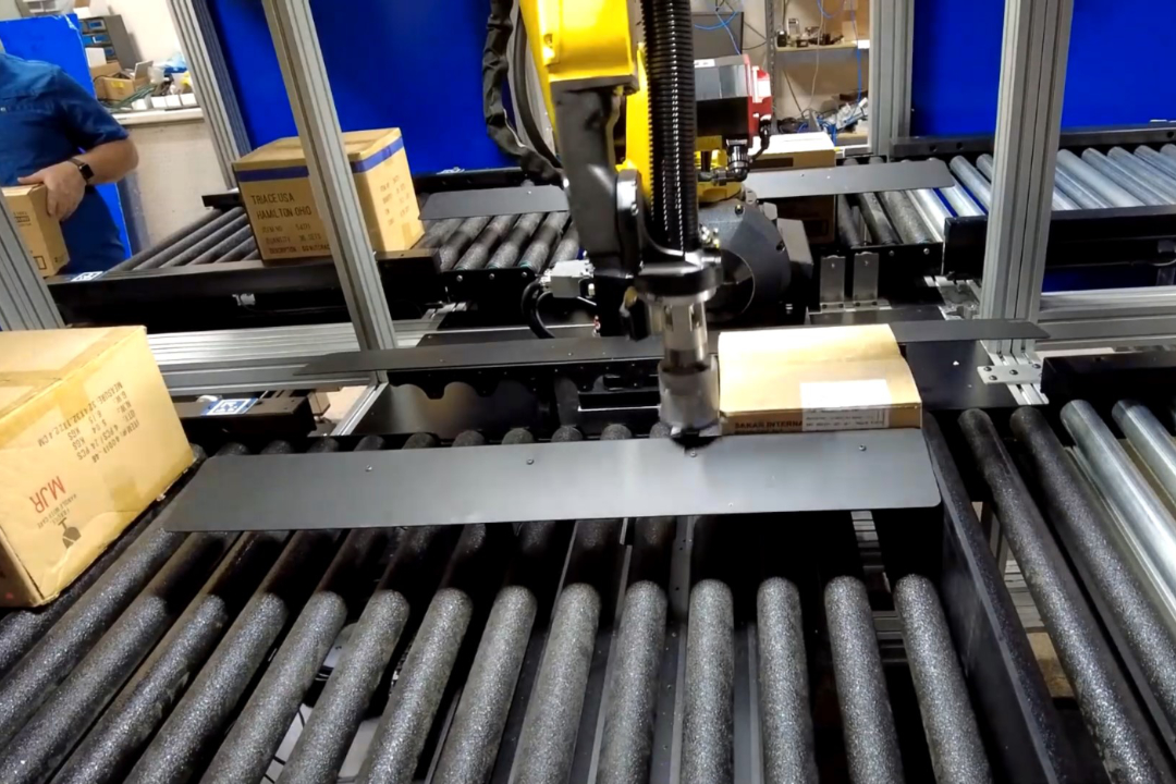 内袋を傷つけない！紙粉がでない！全自動段ボール開梱システム