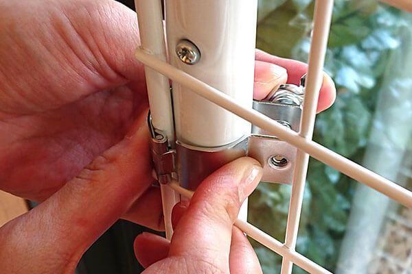 突っ張り棒とワイヤーネットを結束バンドを使わずに結合伸縮棒と伸縮棒を固定する方法関西の駅ガイド