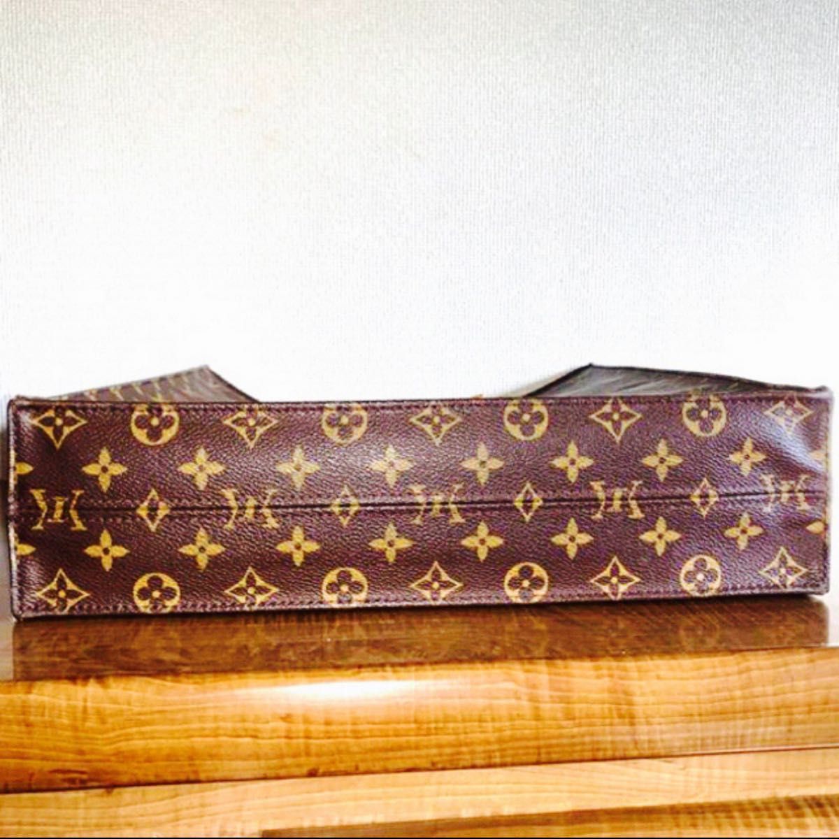 ルイヴィトンのバッグを安く買える方法や国は？アウトレットはある