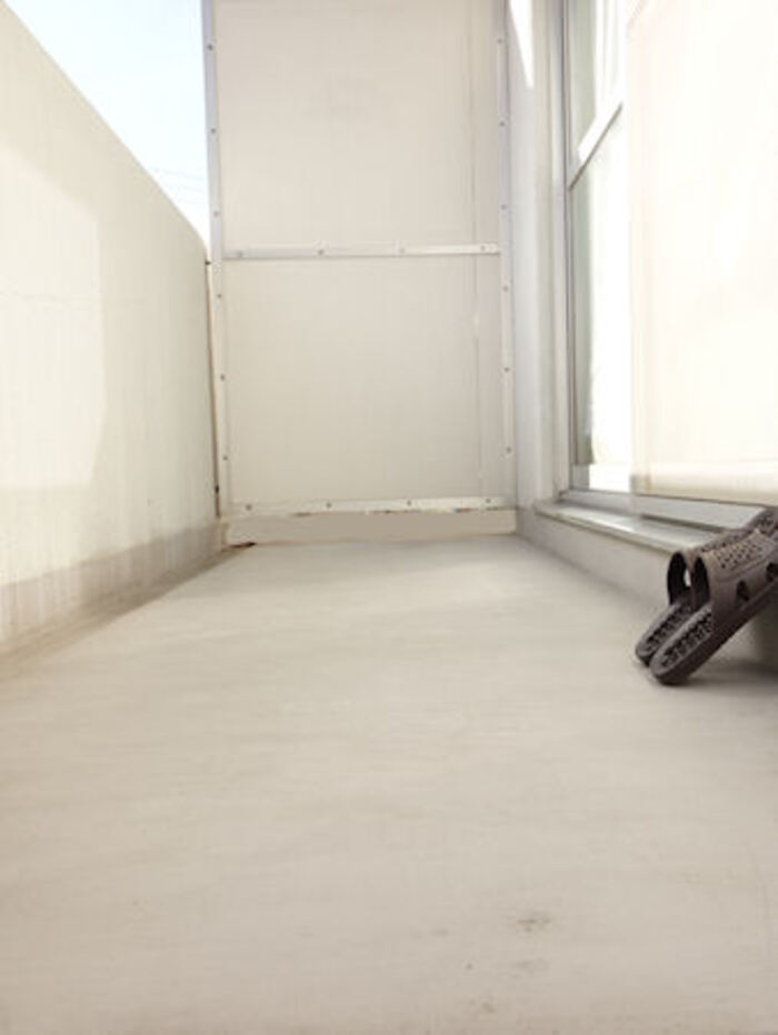 マンションのベランダ掃除の仕方とは？水なしで簡単にできる方法も紹介 - Lnote エルノートPresented by 東急リバブル