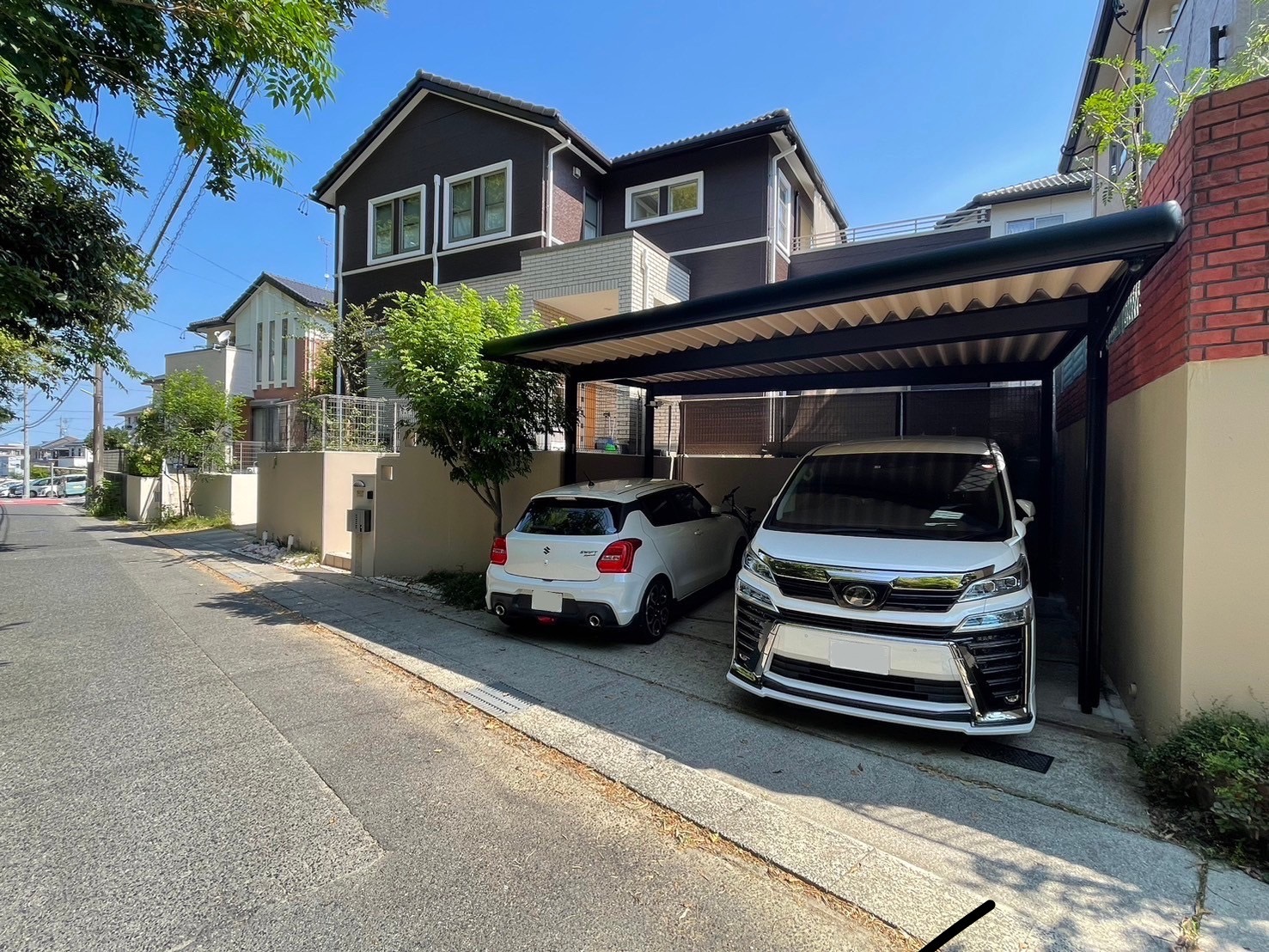 西脇市の新築外構 鉄骨で造る自由度の高いガレージ - ガーデンリンク