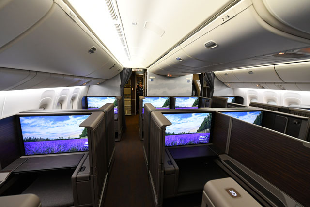 飛行機のファーストクラスの座席を備えたビジネスクラスの客室の内部Premium AI生成画像