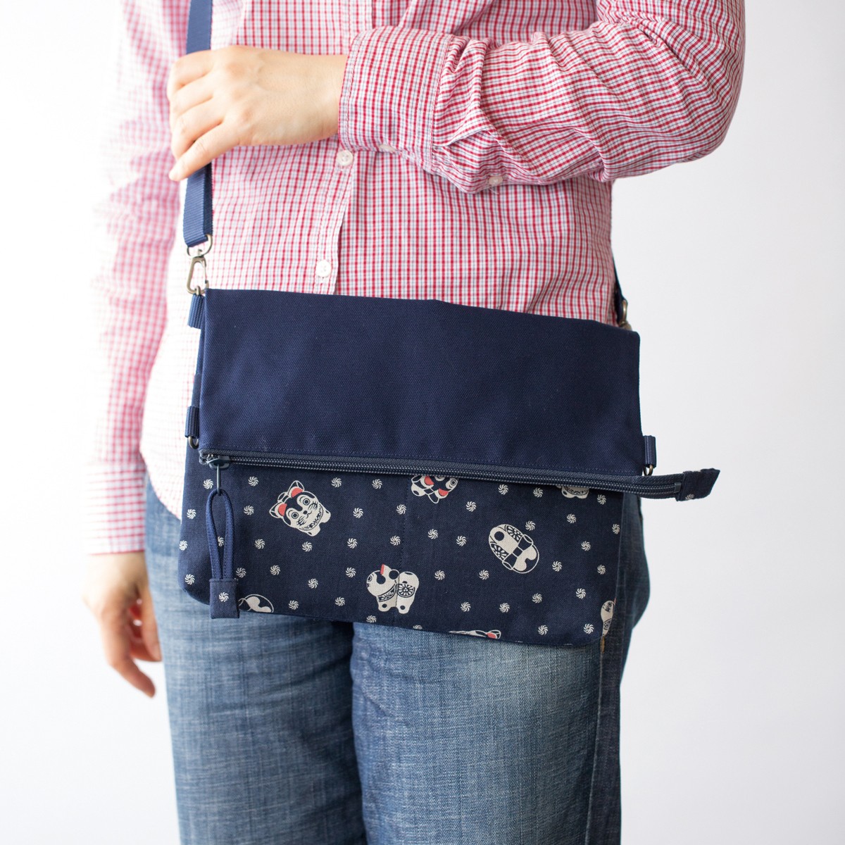 ハンドメイド・手刺繍・グロリオサのサコッシュ - メルカリ