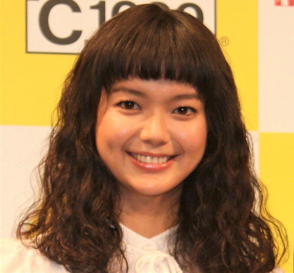 多部未華子：透け感シャツ、タイトなニットカーデ「わたナギ」最終回もファッションに注目 - 毎日キレイ