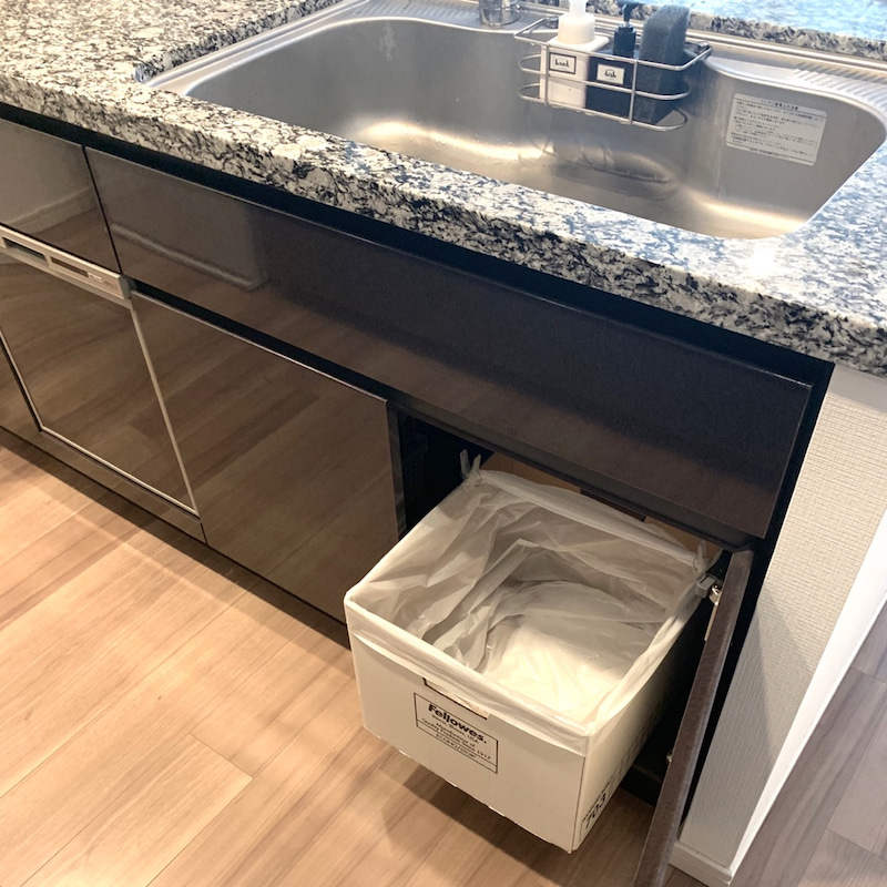 ごみ箱にごみを捨てないイラスト無料イラスト・フリー素材なら「イラストAC」