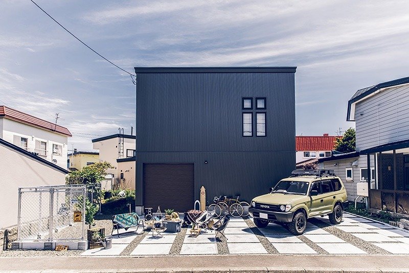 家で愉しめる、粋な男の遊び場～ 車好き必見！「プライベートガレージのある家」高知の新築・注文住宅・自然素材の家