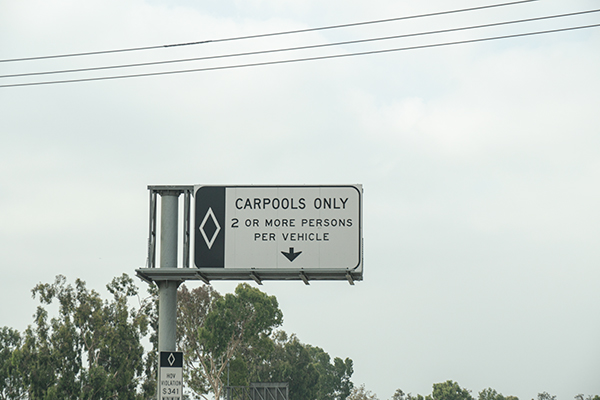 沖縄で日本初のカープールレーンを導入しよう