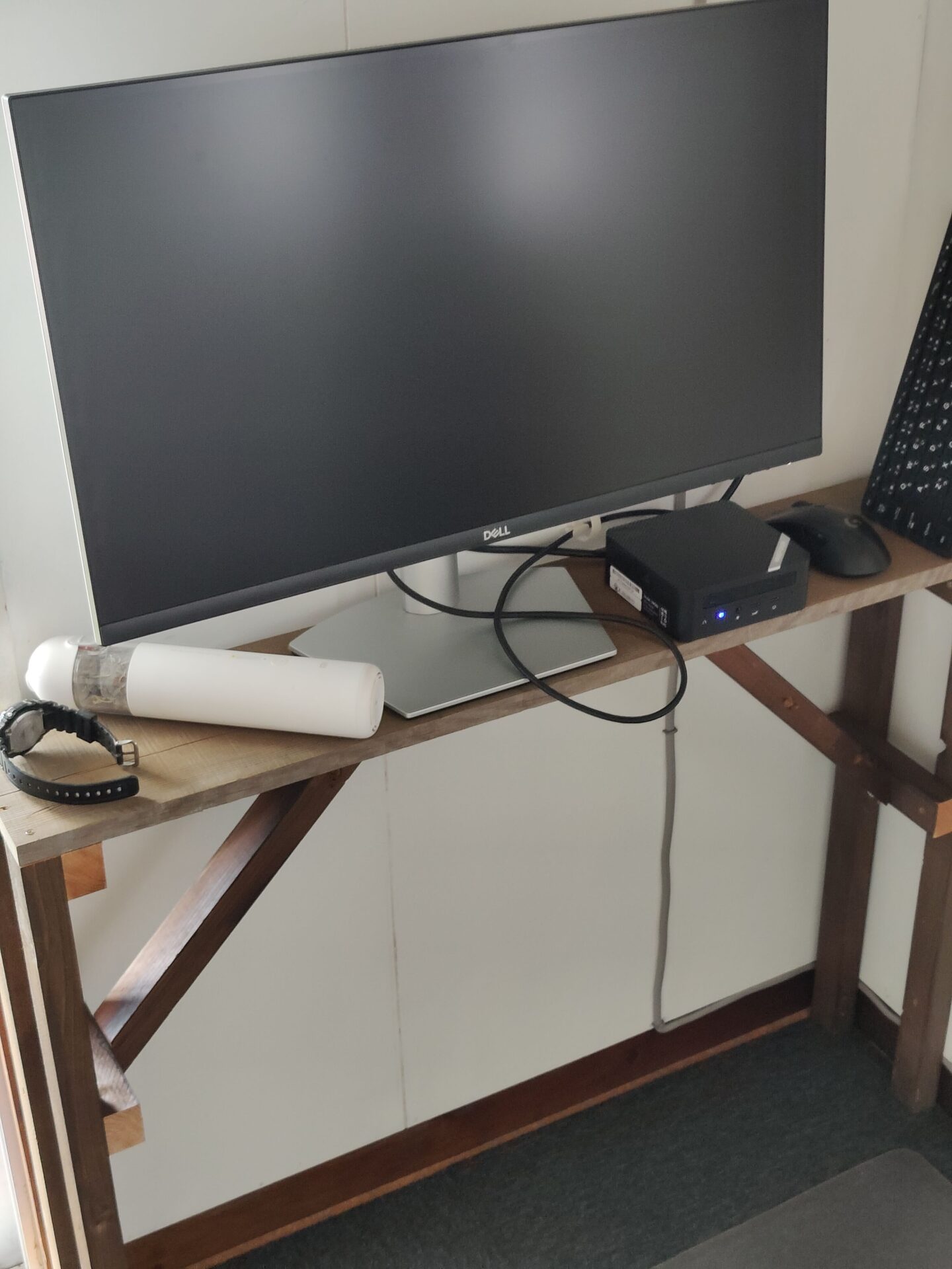 狭いスペース用のモバイルコンピューターデスク、移動可能なキャスター付きポータブルオフィスデスク、高さ調節可能な学習デスク、キーボード 狭い スペースでもマルチディスプレイ化。モバイルモニターを「縦置き」できる革新的スタンドライフハッカー・ジャパン