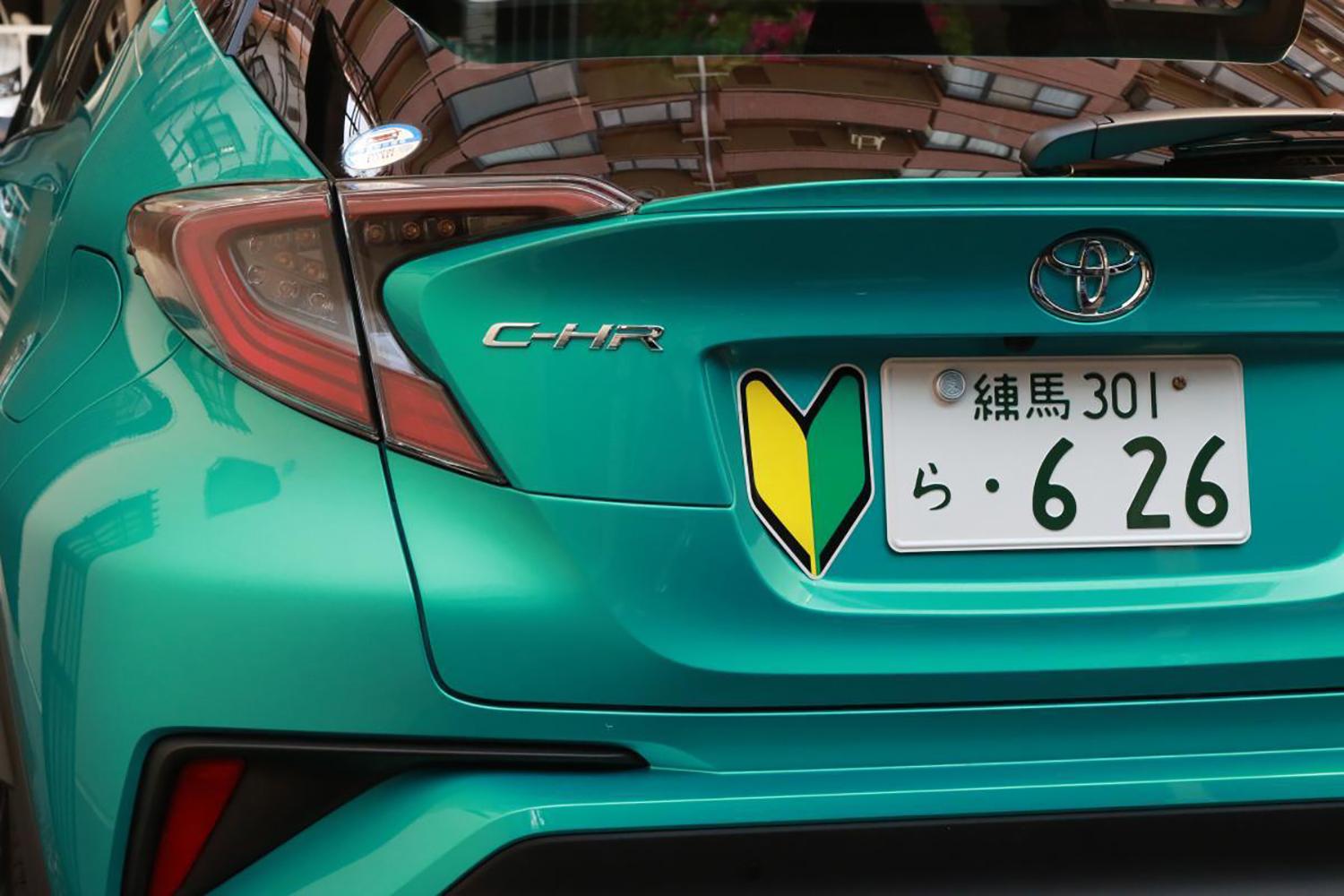 車の蝶マークの意味とは？知らないと違反になるかも