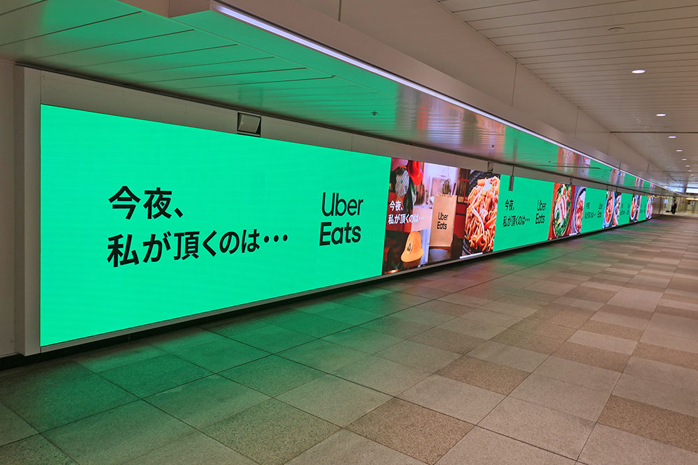 JR池袋駅北改札外通路に掲出されている交通広告。 - 我々だ！・まいシス・ひろゆきらネットクリエイターが大集合、新雑誌コミックアルナ画像・動画ギャラリー 16 19- コミックナタリ