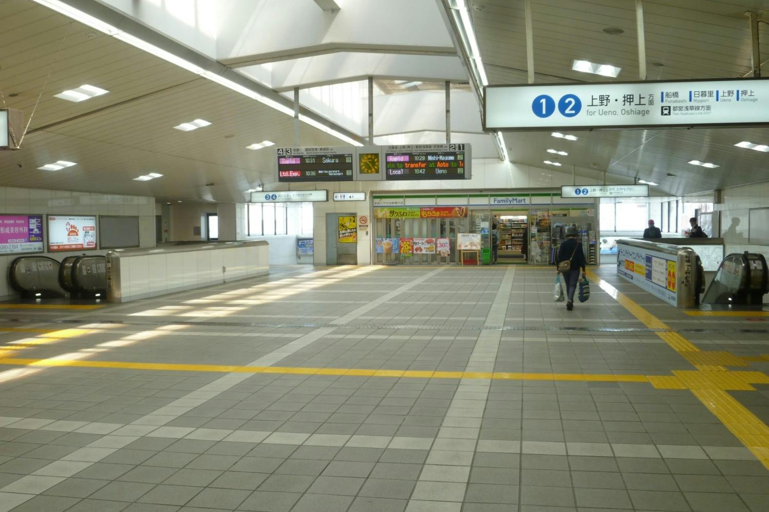 東急 TOQサイネージピラー東急渋谷駅ヒカリエ改札前SPACE MEDIA全国のOOHメディアと最新OOHニュースの総合情報サイト