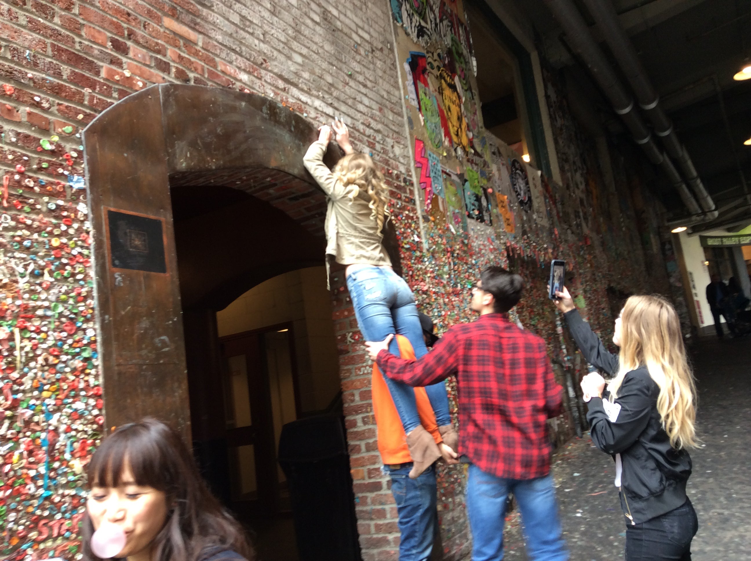 Amazon.co.jp: 静和マテリアル PAPEL 粘着 ゴム はがせる 繰り返し使える 壁 傷つけない 穴あけない 貼る 画鋲 ホールドガムホワイト 1セット HLDGM-WH : 文房具・オフィス用品