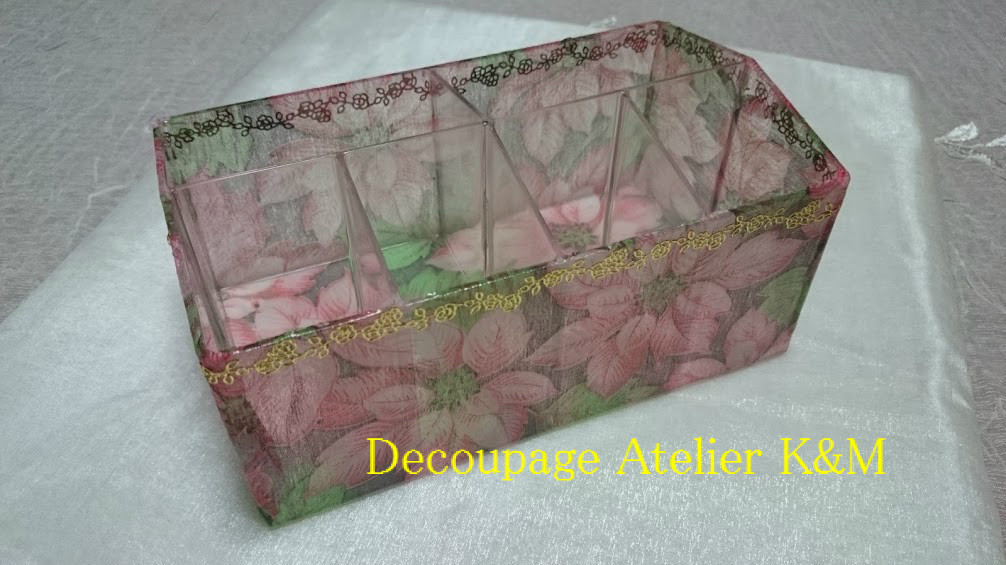 セリアの浮かせる収納すごっ！リモコンなくなる問題を両面テープフックでスッキリ解決！ - トクバイニュース