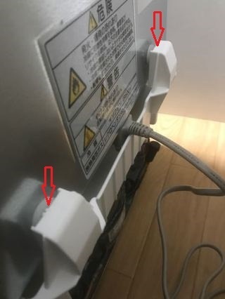 暮らしのつぶやき冷蔵庫上の灰色コード収納したい, ⁡,冷蔵庫上に今までカゴが置かれていたと思うのですが こちらの冷蔵庫用の灰色のコードを隠したかったのです 。, ⁡, カゴの中に何も収納しなくなっても、,しつこくカゴを冷蔵庫上から動かさない私 。,灰色コードが気になる ,前回の投稿といい、もはやコード気になる病だと思われます。, ⁡,